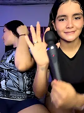 Snapshot of Ashley_and_Zoe chatting on September 27, 2025, 10:48 pm Ashley and Zoe online show from September 27, 2025, 10:48 pm