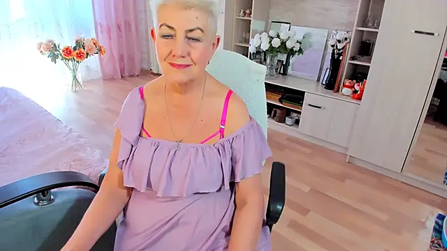 HotandMature online show from June 3, 2026, 8:28 am