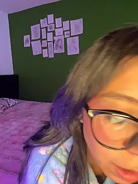 Valen-Foxx online show from September 24, 2025, 5:33 am