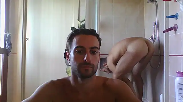 Snapshot of Amicisegreti chatting on September 19, 2025, 10:27 am Amicisegreti online show from September 19, 2025, 10:27 am