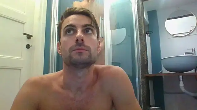 Snapshot of Amicisegreti chatting on October 3, 2025, 7:33 pm Amicisegreti online show from October 3, 2025, 7:33 pm