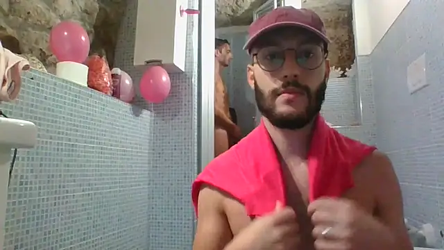 Snapshot of Amicisegreti chatting on October 10, 2025, 10:58 am Amicisegreti online show from October 10, 2025, 10:58 am