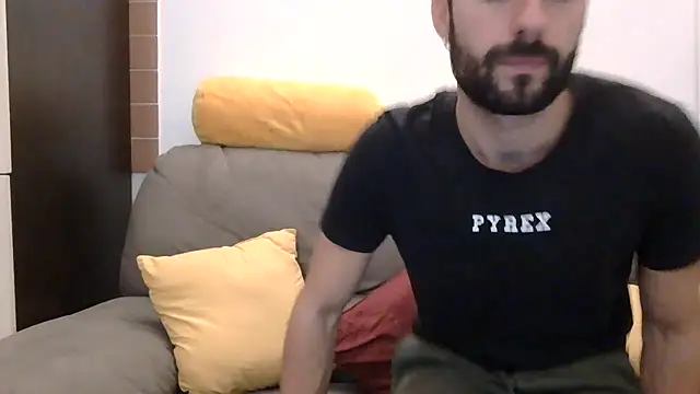 Snapshot of Amicisegreti chatting on November 7, 2025, 9:26 pm Amicisegreti online show from November 7, 2025, 9:26 pm