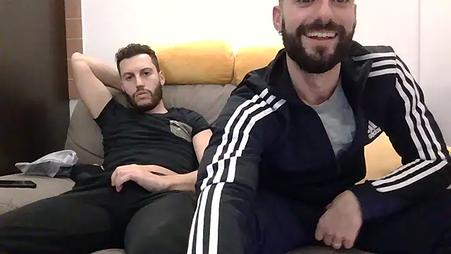 Snapshot of Amicisegreti chatting on November 28, 2025, 9:50 pm Amicisegreti online show from November 28, 2025, 9:50 pm