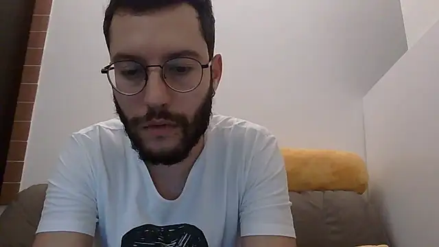 Snapshot of Amicisegreti chatting on December 15, 2025, 6:28 am Amicisegreti online show from December 15, 2025, 6:28 am