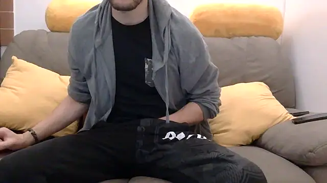 Snapshot of Amicisegreti chatting on December 16, 2025, 6:29 am Amicisegreti online show from December 16, 2025, 6:29 am