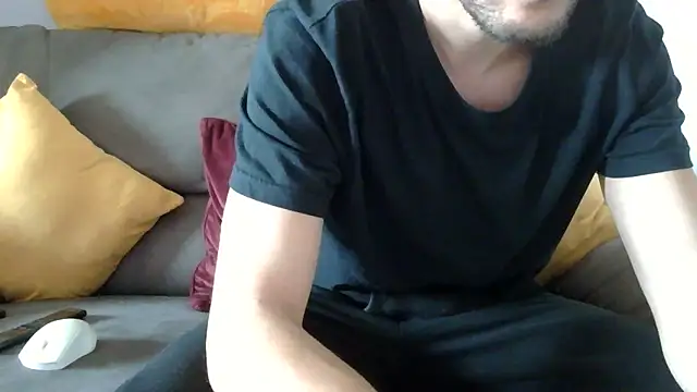 Snapshot of Amicisegreti chatting on December 18, 2025, 11:49 am Amicisegreti online show from December 18, 2025, 11:49 am