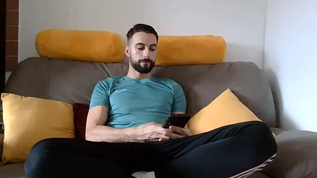 Snapshot of Amicisegreti chatting on December 23, 2025, 9:40 am Amicisegreti online show from December 23, 2025, 9:40 am