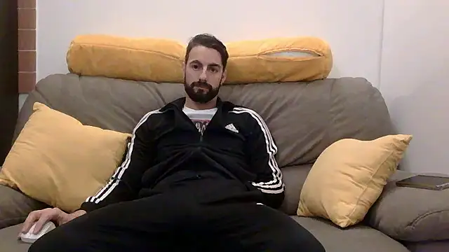 Snapshot of Amicisegreti chatting on January 12, 2026, 6:35 pm Amicisegreti online show from January 12, 2026, 6:35 pm