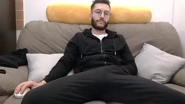 Snapshot of Amicisegreti chatting on January 18, 2026, 9:29 pm Amicisegreti online show from January 18, 2026, 9:29 pm