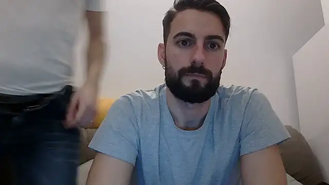 Snapshot of Amicisegreti chatting on February 3, 2026, 9:20 pm Amicisegreti online show from February 3, 2026, 9:20 pm