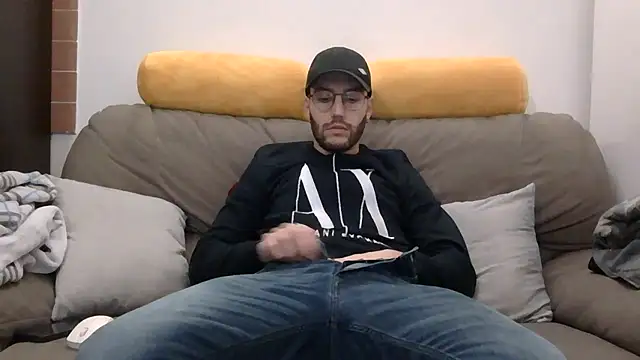 Snapshot of Amicisegreti chatting on February 5, 2026, 9:19 pm Amicisegreti online show from February 5, 2026, 9:19 pm