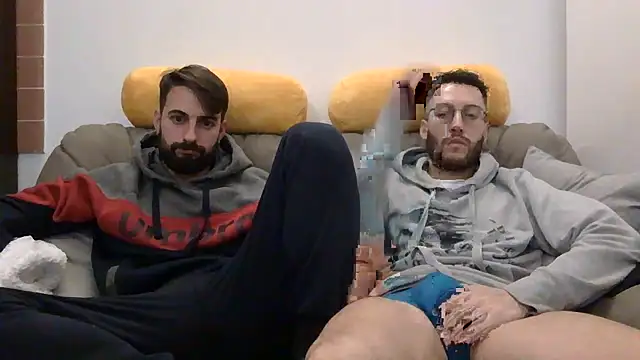 Snapshot of Amicisegreti chatting on February 7, 2026, 8:45 pm Amicisegreti online show from February 7, 2026, 8:45 pm