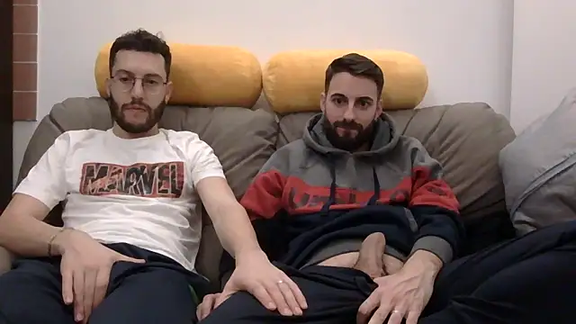 Snapshot of Amicisegreti chatting on February 24, 2026, 8:40 pm Amicisegreti online show from February 24, 2026, 8:40 pm