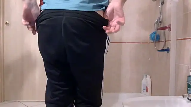 Snapshot of Amicisegreti chatting on March 13, 2026, 8:48 pm Amicisegreti online show from March 13, 2026, 8:48 pm