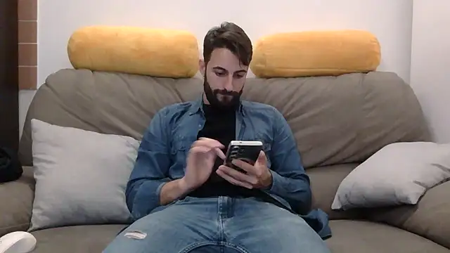 Snapshot of Amicisegreti chatting on March 14, 2026, 8:36 pm Amicisegreti online show from March 14, 2026, 8:36 pm