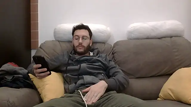 Snapshot of Amicisegreti chatting on March 31, 2026, 8:20 pm Amicisegreti online show from March 31, 2026, 8:20 pm