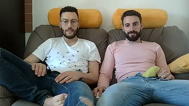 Snapshot of Amicisegreti chatting on April 8, 2026, 2:28 pm Amicisegreti online show from April 8, 2026, 2:28 pm