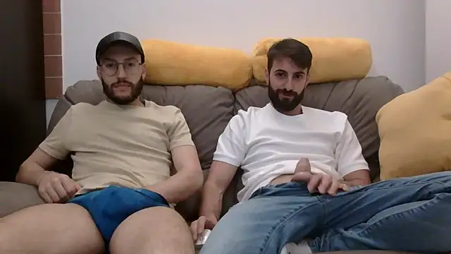 Snapshot of Amicisegreti chatting on April 11, 2026, 7:40 pm Amicisegreti online show from April 11, 2026, 7:40 pm