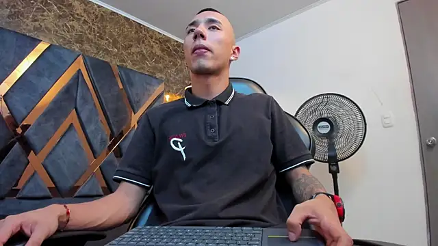 Snapshot of Justin_Lakee chatting on September 9, 2025, 11:15 pm Justin Lakee online show from September 9, 2025, 11:15 pm