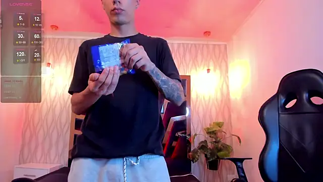 Snapshot of Justin_Lakee chatting on October 18, 2025, 11:27 pm Justin Lakee online show from October 18, 2025, 11:27 pm