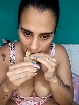 Snapshot of kariciasecreta chatting on March 26, 2026, 4:34 pm kariciasecreta online show from March 26, 2026, 4:34 pm