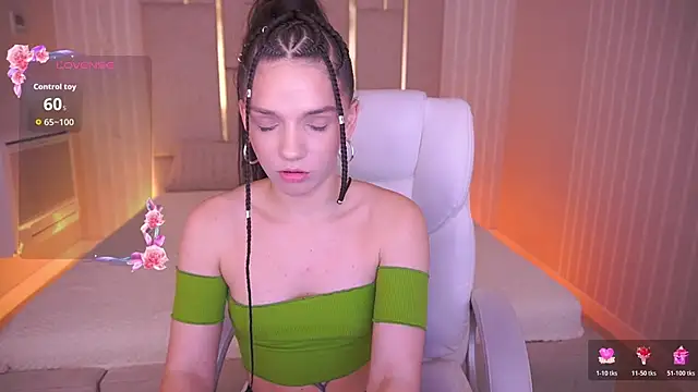 MirielleNymph online show from December 3, 2025, 2:04 pm