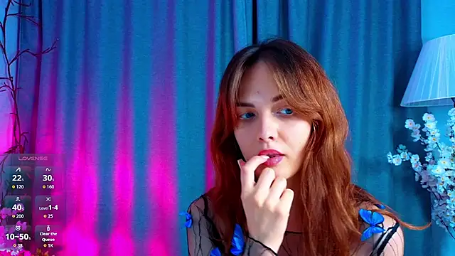 Snapshot of LisaDrake chatting on October 12, 2025, 8:19 pm LisaDrake online show from October 12, 2025, 8:19 pm