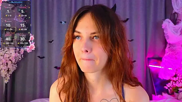 Snapshot of LisaDrake chatting on October 25, 2025, 7:19 pm LisaDrake online show from October 25, 2025, 7:19 pm