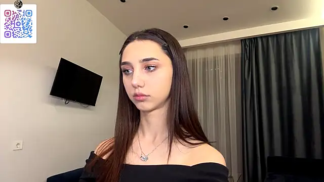 LinaMour online show from December 22, 2025, 10:18 pm