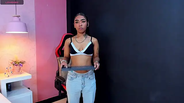 Snapshot of SkylerBloomm chatting on October 13, 2025, 2:22 am SkylerBloomm online show from October 13, 2025, 2:22 am