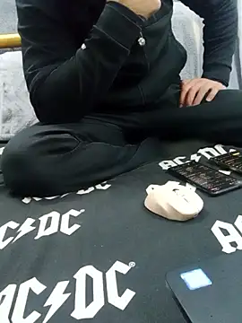 yazinyazin1 online show from December 18, 2025, 5:30 pm