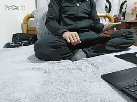 yazinyazin1 online show from January 10, 2026, 1:46 pm