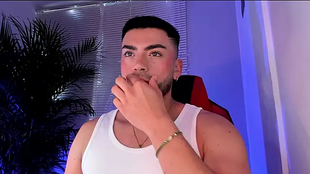 Snapshot of Alexander_Diiaz chatting on October 15, 2025, 1:00 pm Alexander Diiaz online show from October 15, 2025, 1:00 pm