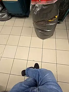 Snapshot of sisman31 chatting on October 1, 2025, 12:05 am sisman31 online show from October 1, 2025, 12:05 am