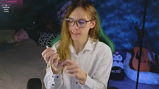 Snapshot of artass2 chatting on October 27, 2025, 4:22 pm artass2 online show from October 27, 2025, 4:22 pm