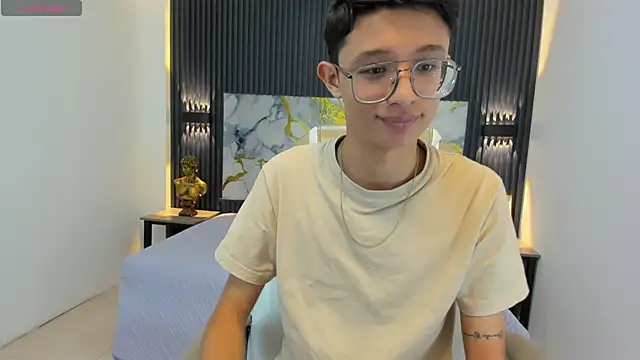 Snapshot of SantiagoRusso18 chatting on September 19, 2025, 12:39 pm SantiagoRusso18 online show from September 19, 2025, 12:39 pm