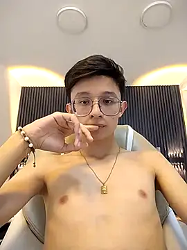 Snapshot of SantiagoRusso18 chatting on October 7, 2025, 3:20 pm SantiagoRusso18 online show from October 7, 2025, 3:20 pm