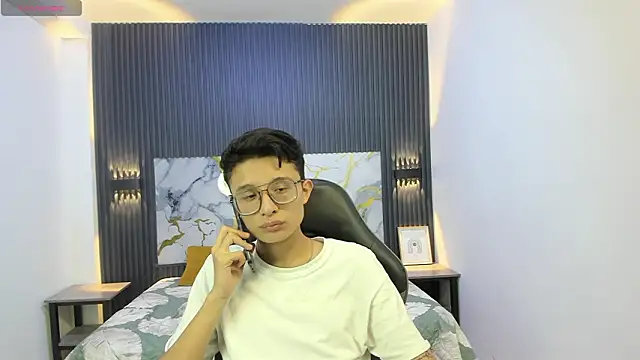 SantiagoRusso18 online show from February 21, 2026, 8:10 pm