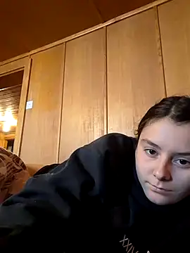 Snapshot of YoungLiisaxx chatting on September 16, 2025, 7:42 am YoungLiisaxx online show from September 16, 2025, 7:42 am