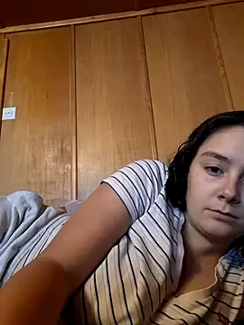 Snapshot of YoungLiisaxx chatting on September 27, 2025, 11:37 am YoungLiisaxx online show from September 27, 2025, 11:37 am