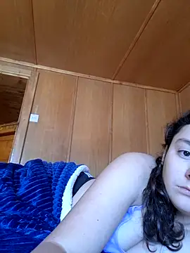 Snapshot of YoungLiisaxx chatting on November 4, 2025, 10:14 am YoungLiisaxx online show from November 4, 2025, 10:14 am