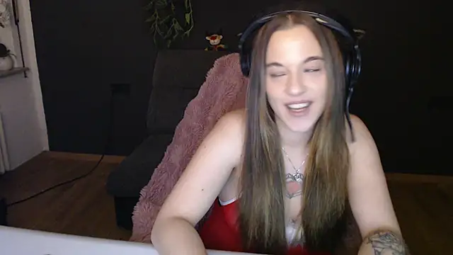 Snapshot of Luna_Lynn chatting on November 29, 2025, 10:24 pm Luna Lynn online show from November 29, 2025, 10:24 pm