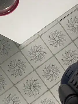 Snapshot of Tiffany-yy chatting on October 5, 2025, 11:46 pm Tiffany-yy online show from October 5, 2025, 11:46 pm