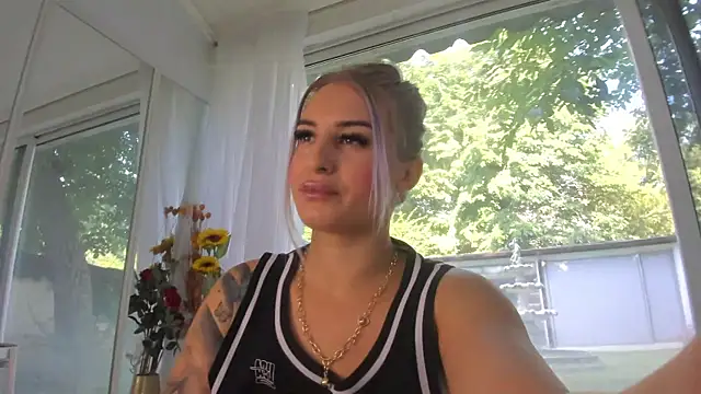 Ella Vee online show from July 24, 2026, 6:22 am