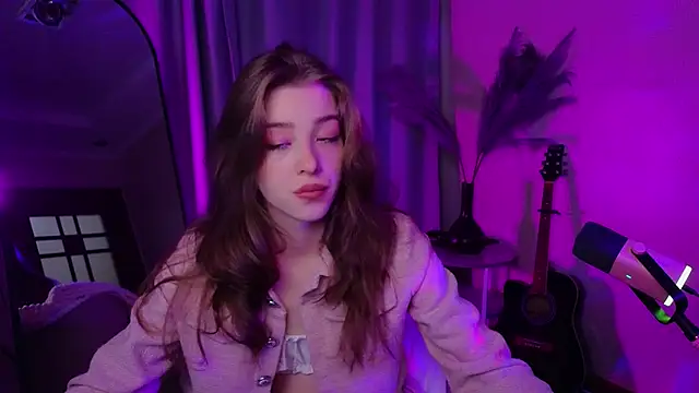 Snapshot of AstraMist chatting on September 22, 2025, 1:24 pm AstraMist online show from September 22, 2025, 1:24 pm