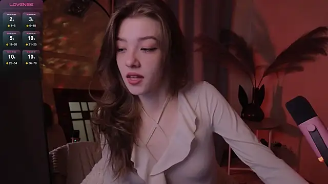 Snapshot of AstraMist chatting on October 15, 2025, 1:22 pm AstraMist online show from October 15, 2025, 1:22 pm