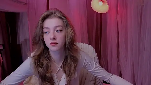 Snapshot of AstraMist chatting on November 17, 2025, 5:46 am AstraMist online show from November 17, 2025, 5:46 am