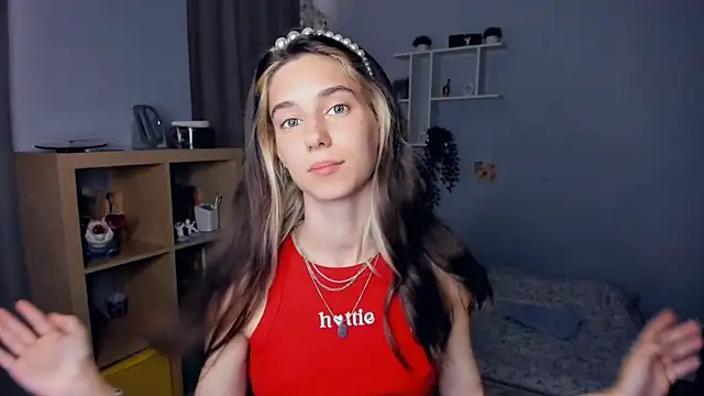 AntonettaTarring online show from September 10, 2025, 7:30 am