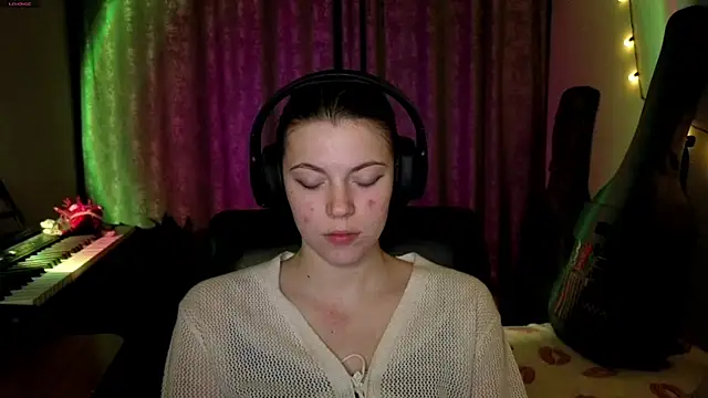 CutieAnny online show from April 13, 2026, 9:31 pm